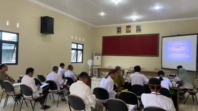 Suasana rapat pembahasan PKKPR di kantor DPUPR Kudus yang dihadiri perwakilan Kantor Pertanahan