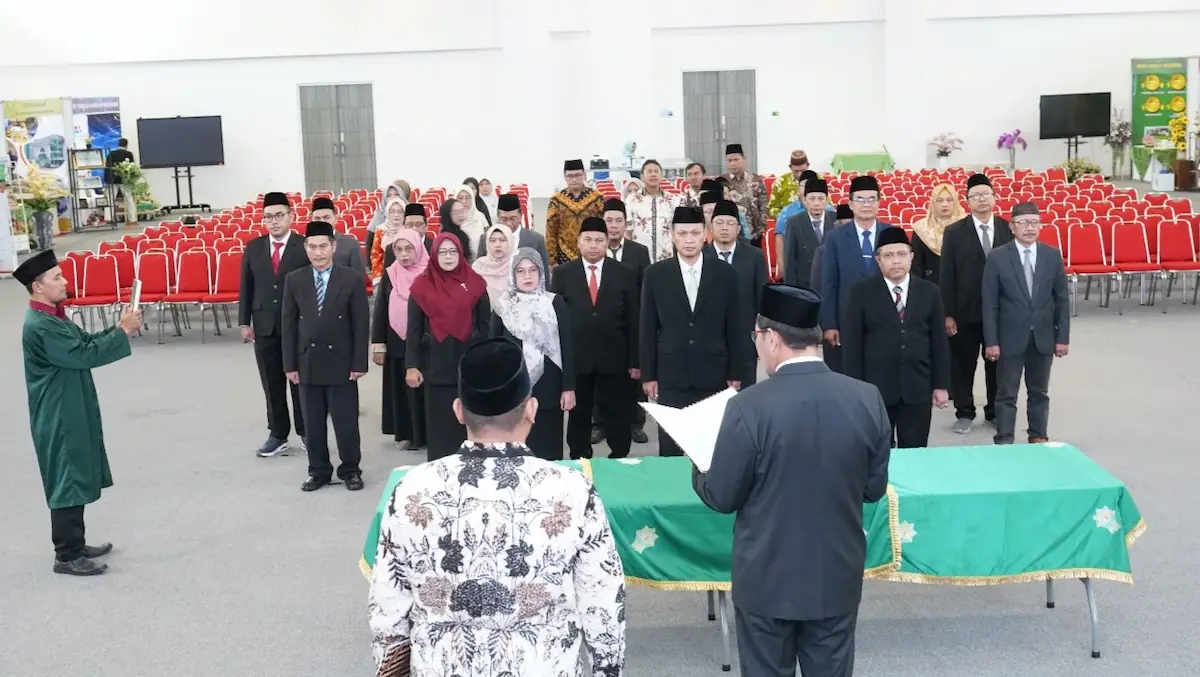 Rektor UIN Sunan Kudus Prof Abdurrohman Kasdi melantik pejabat struktural baru di Aula Laboratorium Terpadu.