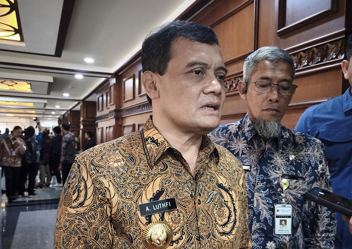 Gubernur Jawa Tengah Ahmad Luthfi bersama Sekda Jateng Sumarno saat ditemui di Gedung Gradhika Bhakti Praja, Kota Semarang, Kamis (8/1/2026)