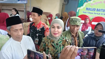 Tinjau Korban Banjir, Bupati Tika Pastikan Layanan Kesehatan dan Adminduk Terjamin