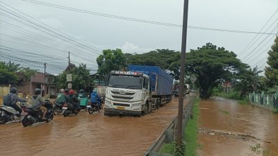 Sungai Simo Meluap, Jalan Pantura Pati-Rembang Lumpuh Terendam Banjir