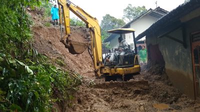 Longsor di Kudus Terjang Dua Rumah Warga, Dinding Kamar Jebol