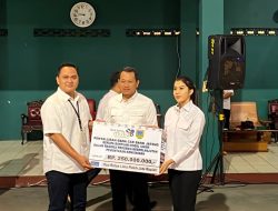 Salurkan Bantuan PKL Kudus Rp 570 Juta, Bank Jateng Bagikan Tenda dan Modal Usaha
