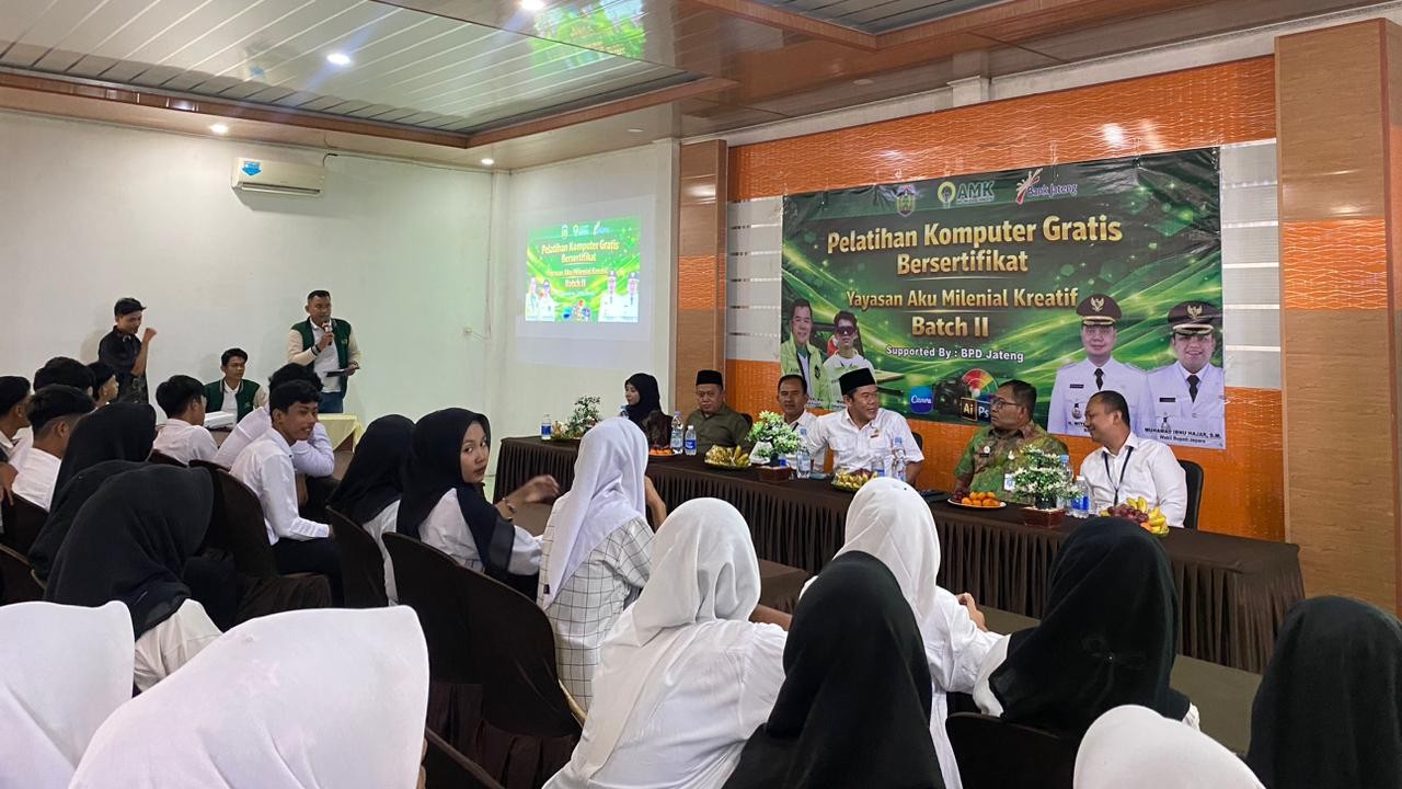 Bank Jateng Cabang Jepara bersinergi dengan Pemerintah Kabupaten Jepara dalam mencetak generasi muda yang cakap teknologi melalui dukungan penuh pada pelatihan komputer gratis bagi siswa SMK Islam Tsamrotul Huda, Desa Kecapi, Selasa (6/1/2026)