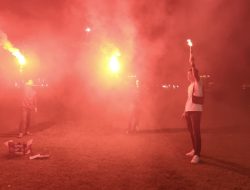 Bupati Sudewo Resmi jadi Tersangka, Warga Pesta Kembang Api di Alun-alun Pati