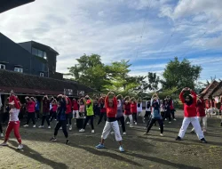 Mahasiswa KKN UPGRIS Ajak Warga Candirejo Ungaran Hidup Sehat Lewat Senam Bersama