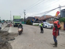 Ada Perbaikan Jalan, Pantura Cepiring Kendal Terapkan Kontraflow dan Buka Tutup