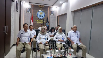 Jajaran pejabat BNNK Kendal meluapkan kegembiraan usai diumumkan meraih predikat WBK secara daring.