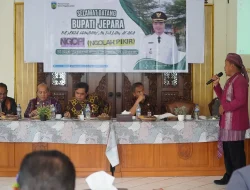 Diterjang Banjir, 30 Persen Jalan Desa Tegalsambi Jepara Rusak Berat