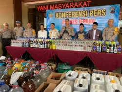 Tragis! 7 Warga Tewas Tenggak Oplosan, Polres Jepara Sita 5.476 Botol Miras