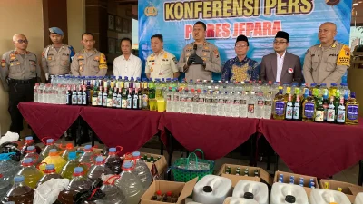 Tragis! 7 Warga Tewas Tenggak Oplosan, Polres Jepara Sita 5.476 Botol Miras