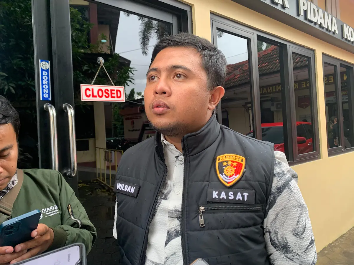 Kasatreskrim Polres Jepara, AKP M. Faizal Wildan Umar Rela saat memberikan keterangan terkait kasus pimpinan ponpes Jepara yang diduga lecehkan santri.