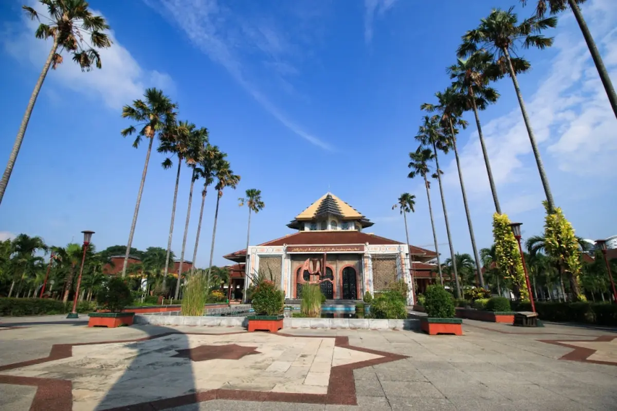 Masjid kampus UGM