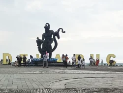 Ribuan Wisatawan Padati Pantai Dewaruci Purworejo Saat Long Weekend Imlek 2026