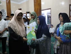 Bawa Berkah Ramadan, Tarhim Perdana Bupati Purworejo Bagikan Santunan untuk Belasan Warga