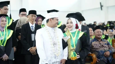Momen Unik Wisudawati UIN Sunan Kudus: Pagi Ijab Sah, Siang Langsung Terima Ijazah