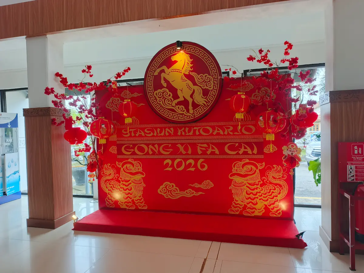 Photo booth yang disediakan di dalam ruang tunggu keberangkatan penumpang Stasiun Besar Kutoarjo