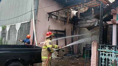 Gudang Kimia Kendal Meledak, Damkar Terpaksa Pakai Deterjen Jinakkan Api