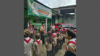 Simak Serunya Pesantren Ramadan Berbalut Pramuka di MI NU Roudlotul Wildan Kudus