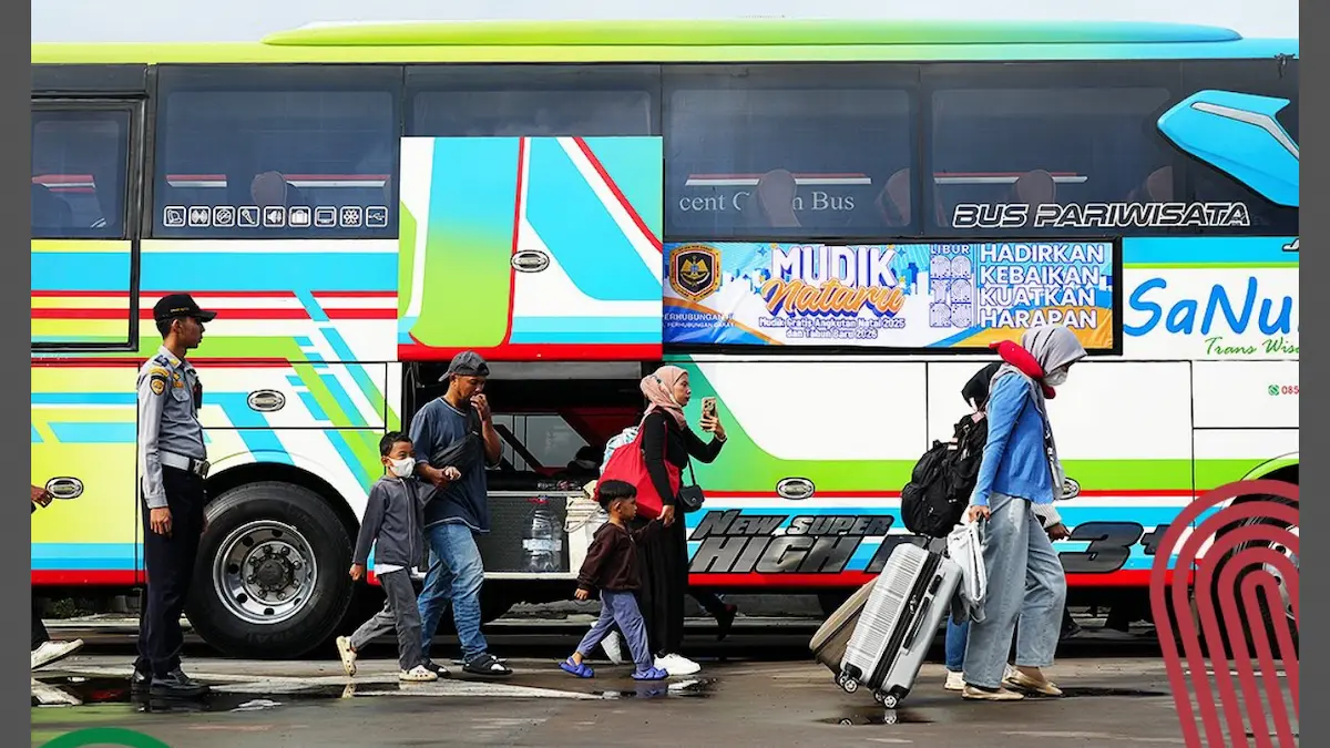Ilustrasi pemudik bersiap naik bus bantuan pemerintah dalam program Mudik Gratis Jateng.