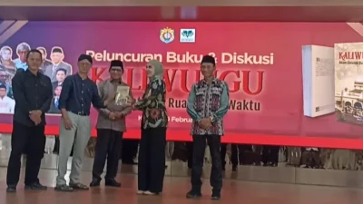Bupati Kendal Luncurkan Buku Sejarah Kaliwungu Karya 16 Penulis