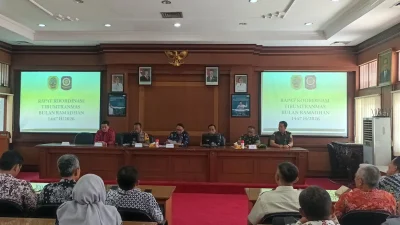 Anggota Komisi A DPRD Pati, Danu Ikhsan Hariscandra, menghadiri Rapat Koordinasi Tibumtranmas di Setda Pati membahas larangan karaoke dan sound horeg selama Ramadan.