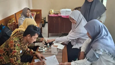 Guru MI NU Salafiyah Gondoharum Ikuti Cek Kesehatan Gratis Puskesmas Jekulo