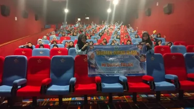 Cegah Bahaya Cyberbullying, MI Darul Falah Kudus Ajak 104 Siswa Nonton Film Edukasi