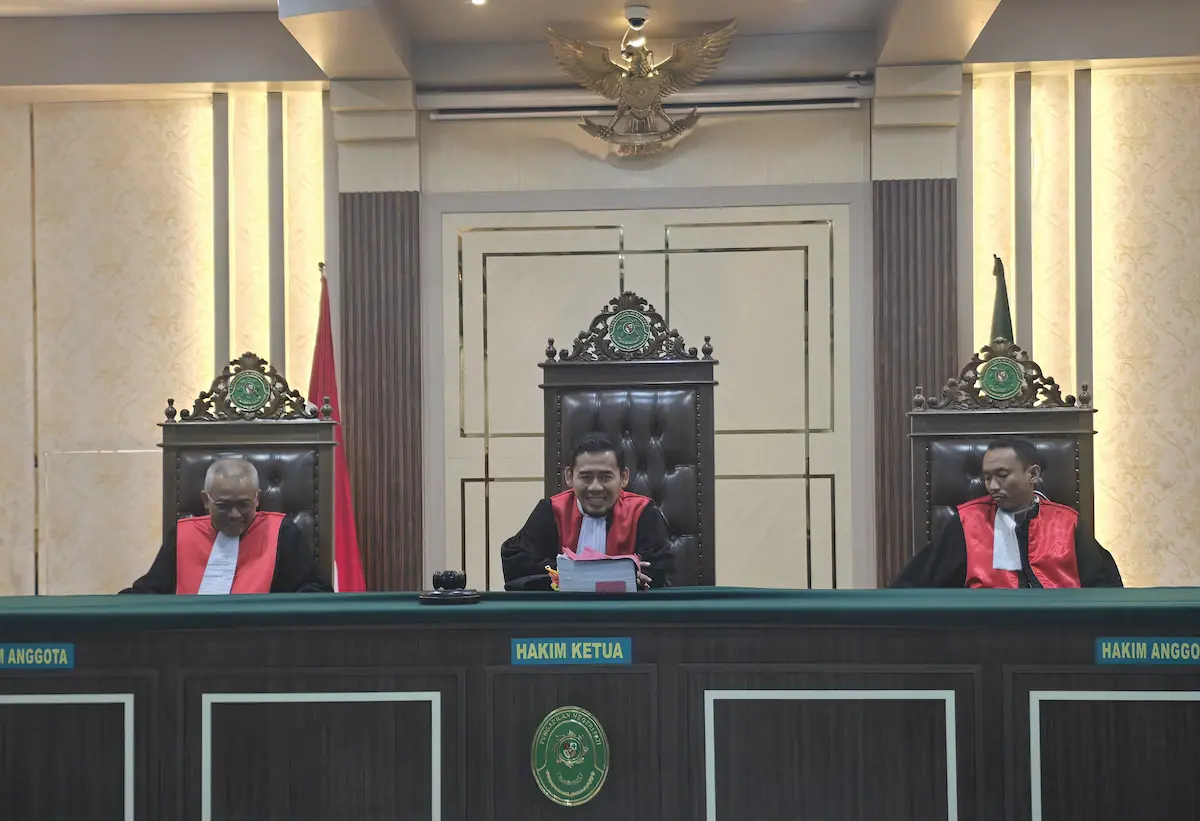 Suasana persidangan Supriyono alias Botok dan Teguh Istiyanto di ruang Cakra Pengadilan Negeri Pati saat mendengarkan tuntutan jaksa.