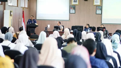 Suasana pembinaan dan evaluasi keamanan pangan oleh Plt Bupati Pati Risma Ardhi Chandra kepada para ahli gizi dan mitra SPPG di Ruang Penjawi Setda Pati.