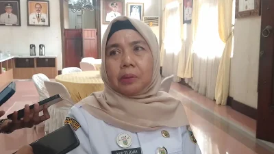 Kepala BPKAD Kudus Djati Sholehah memberikan keterangan terkait persiapan anggaran THR ASN Kudus 2026 di lingkungan pemerintahan daerah.