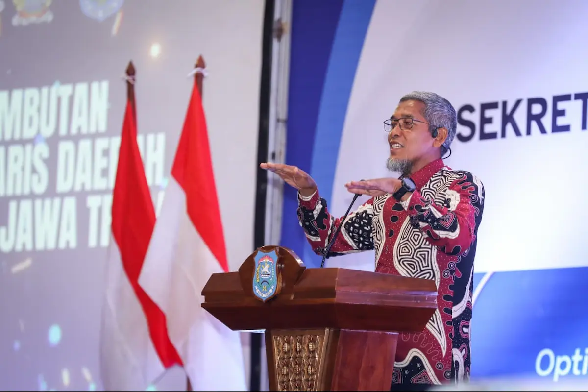 Sekretaris Daerah Provinsi Jawa Tengah, Sumarno, memberikan keterangan pers terkait diskon pajak kendaraan di Kantor Gubernur Jateng.