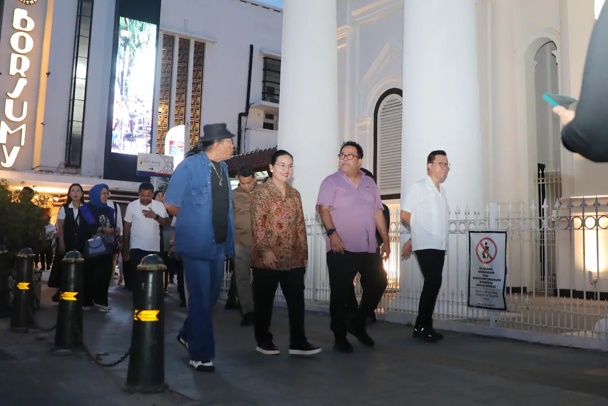 Wakil Gubernur DKI Jakarta Rano Karno saat meninjau kawasan Kota Lama Semarang bersama Wali Kota Agustina Wilujeng.
