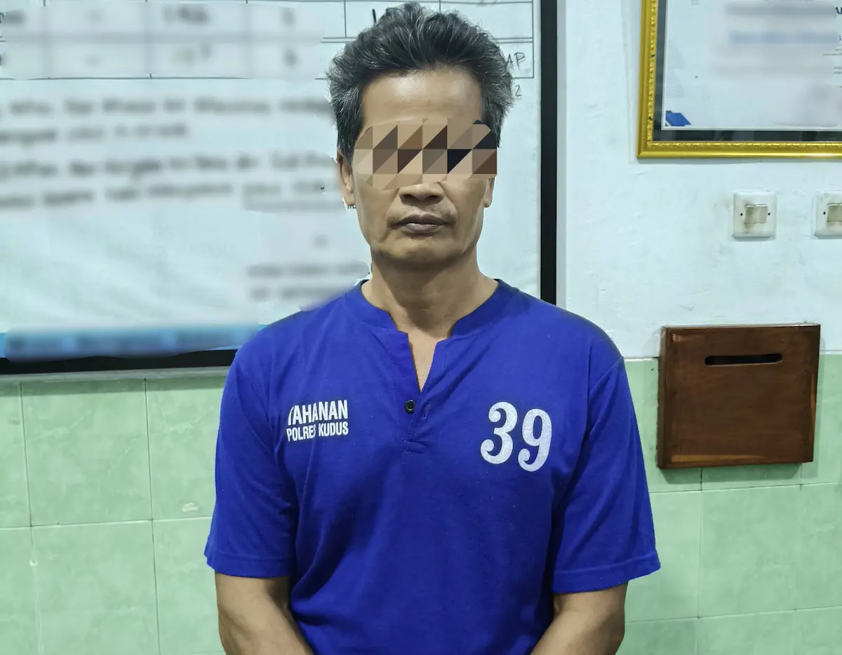 Tersangka penipuan modus masuk RSUD Kudus saat diamankan di Mapolres Kudus.