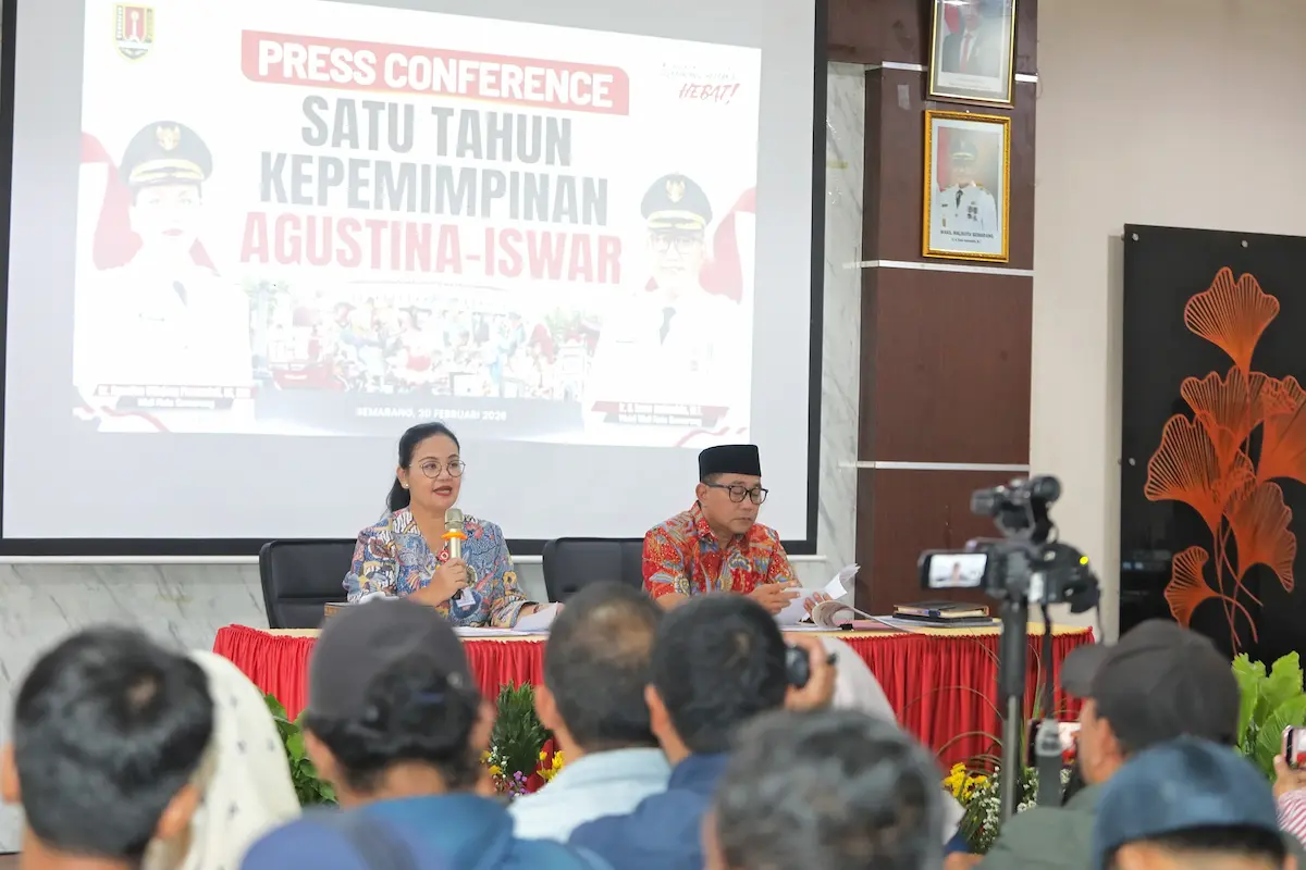 Wali Kota Semarang Agustina Wilujeng Pramestuti dan Wakil Wali Kota Iswar Aminuddin memaparkan capaian 1 tahun kinerja pemerintahan di Kantor Kecamatan Semarang Timur.