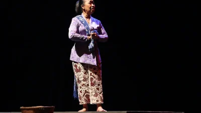 Sumisih Yuningsih atau yang akrab disapa Yu Beruk (Mbok Dhe Beruk)