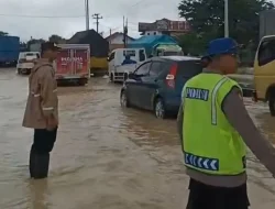 Banjir Pantura Pemalang: Sungai Pelawangan Meluap, Banyak Kendaraan Mogok