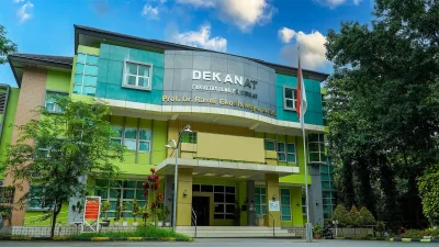 Megahnya gedung Fakultas Ilmu Pendidikan dan Psikologi FIPP UNNES tempat digelarnya forum internasional 2026