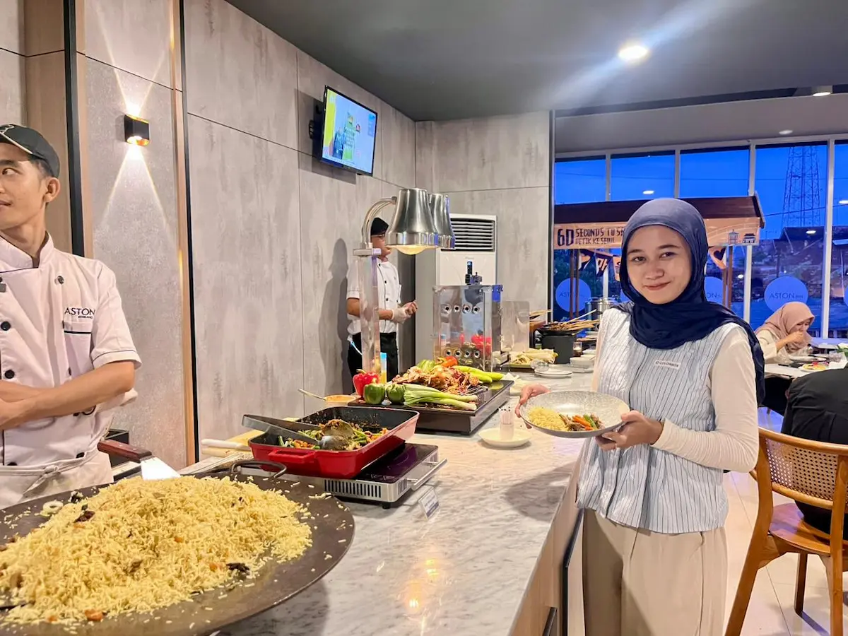 Beragam hidangan mewah menu buka puasa All You Can Eat dalam program Jelajah Rasa Nusantara 2 di ASTON Inn Rembang.
