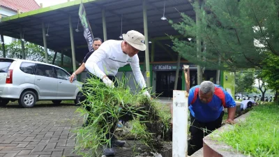 Bupati Sam’ani Pimpin Aksi Bersih Sampah, Wujudkan Visi ASRI
