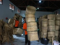 Merajut Harapan dari Balik Jeruji, Kerajinan Anyaman Bambu Rutan Purbalingga Kini Hiasi Taman Kota