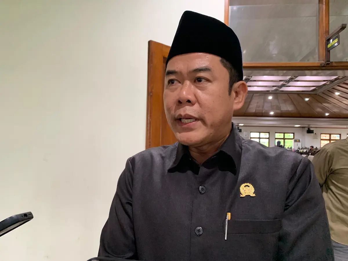 Ketua DPRD Jepara Agus Sutisna saat memberikan tanggapan terkait rencana pembentukan Bapenda dan optimalisasi PAD