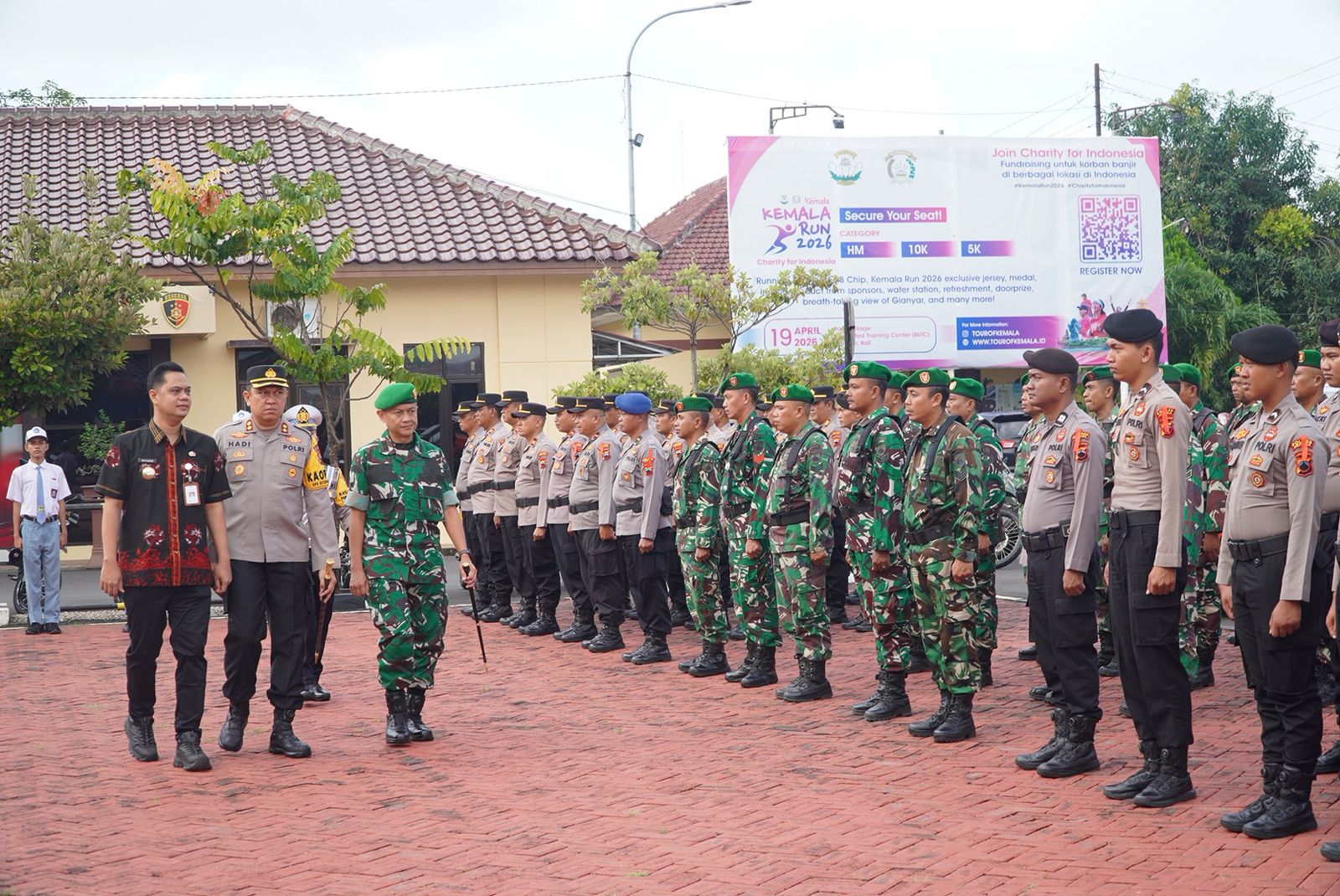 Aparat gabungan Pemkab, TNI, dan Polri melaksanakan Apel Gelar Pasukan Operasi Ketupat Candi 2026 di Jepara.