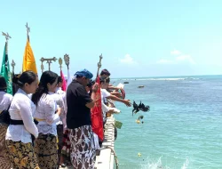 700 Umat Hindu se-Eks Karesidenan Pati Gelar Upacara Melasti di Pantai Bandengan Jepara