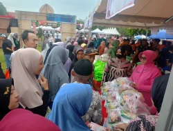 Ribuan Warga Rela Antre Serbu Sembako di Pasar Murah Kendal Jelang Idulfitri