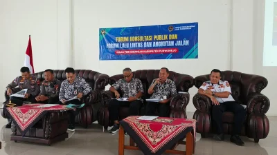 Suasana rapat Forum Konsultasi Publik dan Forum Lalu Lintas Angkutan Jalan di Terminal Tipe A Purworejo yang sedang membahas usulan pergantian nama jalan.