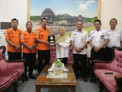 Penanganan Longsor Situkung, Bupati Banjarnegara Terima Penghargaan Basarnas