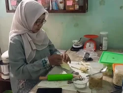 Pakai Garam Himalaya dan Mentega Premium, Usaha Kue Lebaran di Pati Ini Laris Manis Diserbu Pembeli!