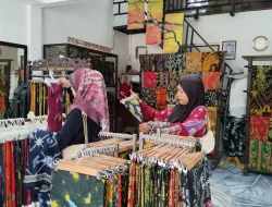 Mendulang Cuan di Bulan Puasa! UMKM Sarung Batik Rahatu Pati Kebanjiran Ratusan Pesanan hingga Luar Pulau