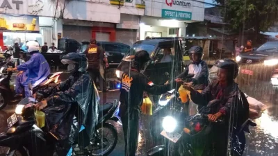 Ormas Laskar Langit Purworejo Bagi Takjil Sekaligus Soroti Dugaan Korupsi Proyek